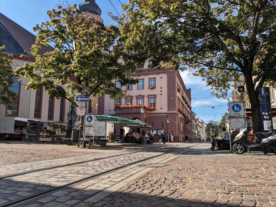 Apartament 65Qm Altbaucharme Mit Zwei Balkonen Karlsruhe Zewnętrze zdjęcie