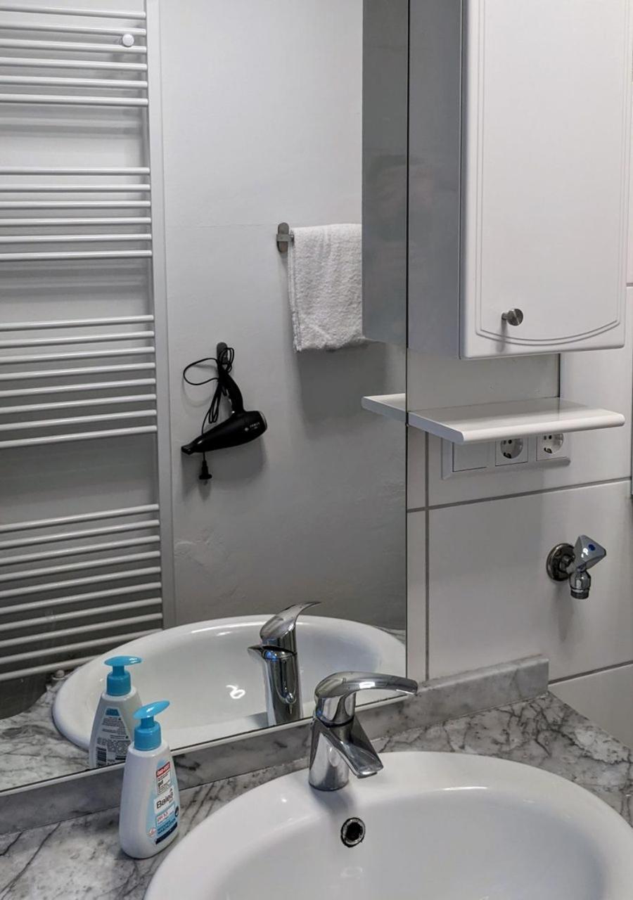 Apartament 65Qm Altbaucharme Mit Zwei Balkonen Karlsruhe Zewnętrze zdjęcie